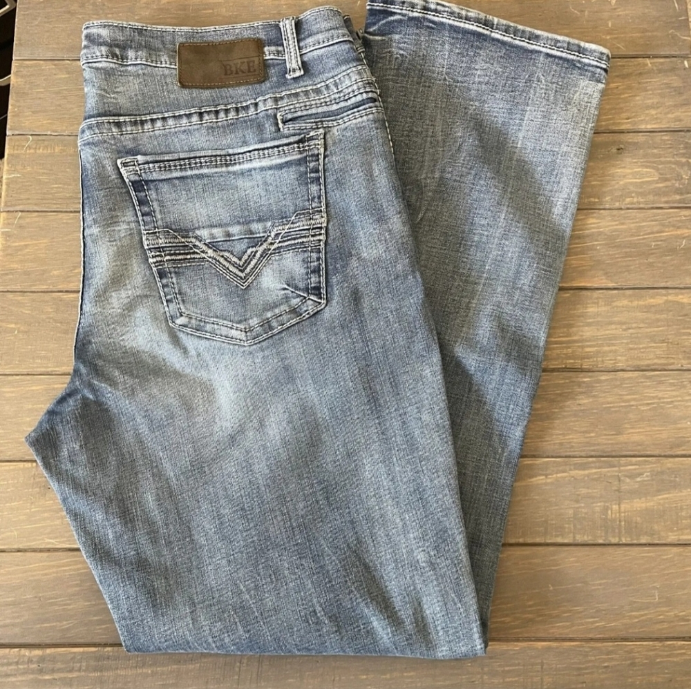 Buckle BKE  Men’s Jeans 38 X 32 Tyler Straight Leg Distressed Light Wash pre-own